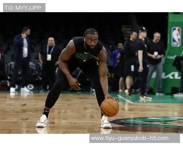 杰伦布朗全场最高30分表现出色三分球命中率高达44助力球队胜利